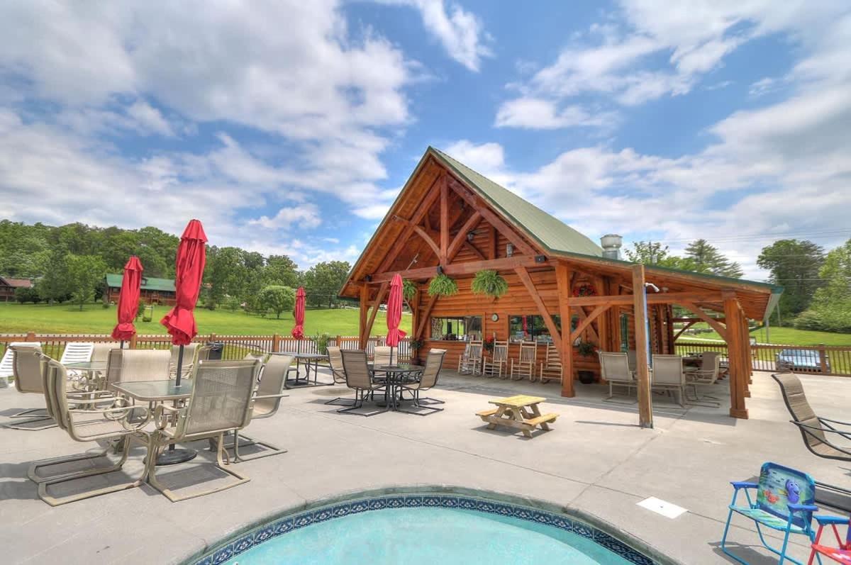 Gorgeous View. Hot Tub. Privacy. Fireplace. Pool & Fishing Access! Sevierville Extérieur photo