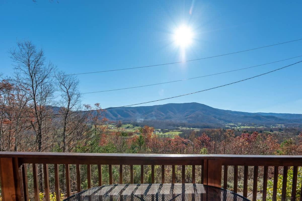 Gorgeous View. Hot Tub. Privacy. Fireplace. Pool & Fishing Access! Sevierville Extérieur photo
